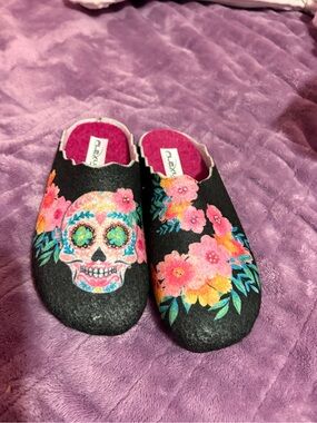 Women’s Brand New Flexus by Spring Step Sugar Skull Floral Shoes- Size 8.5